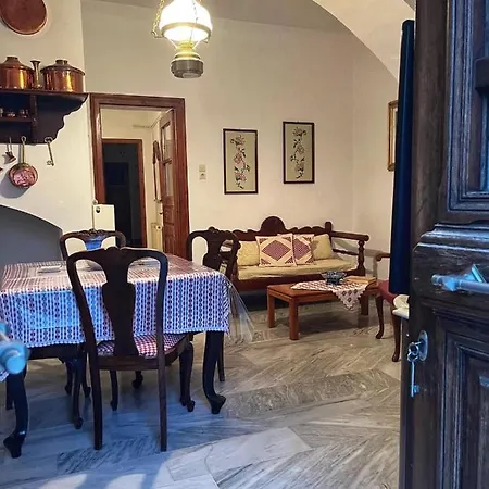 펜션 Partarolos Traditional House