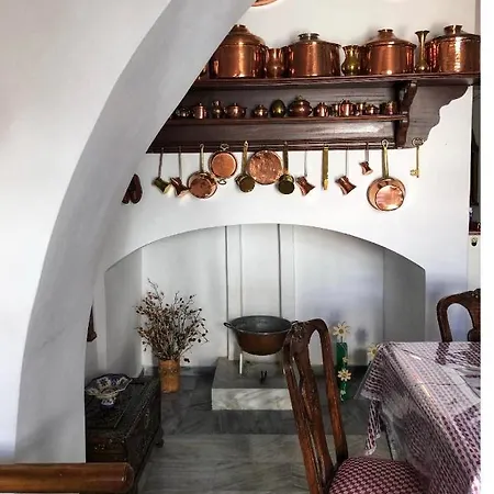 펜션 Partarolos Traditional House